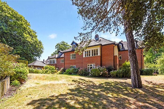 3 Bedroom Apartment For Sale In Milesdown Place, Winchester, Hampshire, SO23