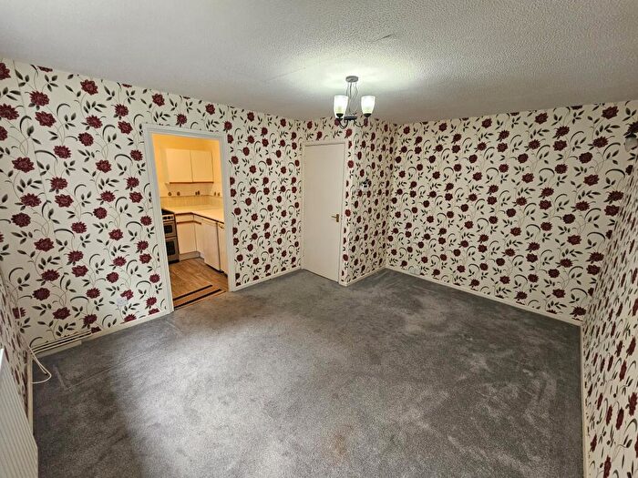 2 Bedroom Apartment To Rent In Quilter Close, Luton, LU3