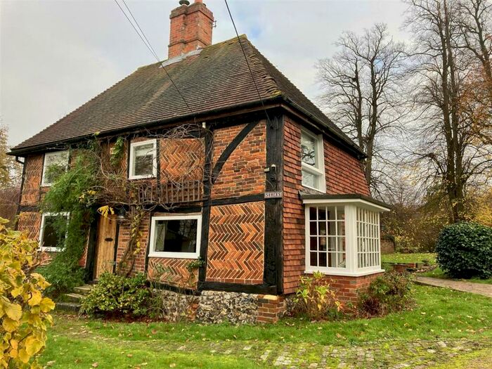 3 Bedroom House To Rent In Camer Street, Meopham, Gravesend, DA13