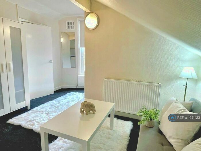 Studio To Rent In Hawksworth Grove, Leeds, LS5