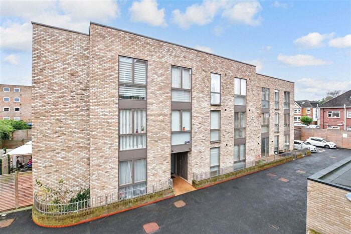 1 Bedroom Flat For Sale In Stafford Road, Wallington, Surrey, SM6