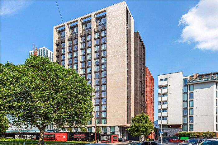 2 Bedroom Flat For Sale In Queen Street, Salford, Greater Manchester, M3