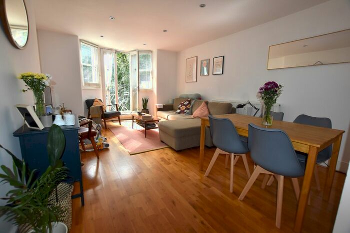2 Bedroom Flat To Rent In Alexandra Grove, London, N4