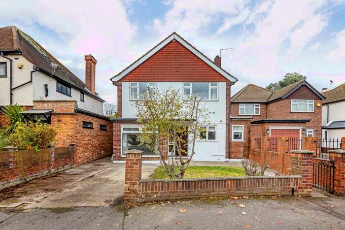 4 Bedroom Detached House To Rent In Ditton Road, Surbiton, KT6