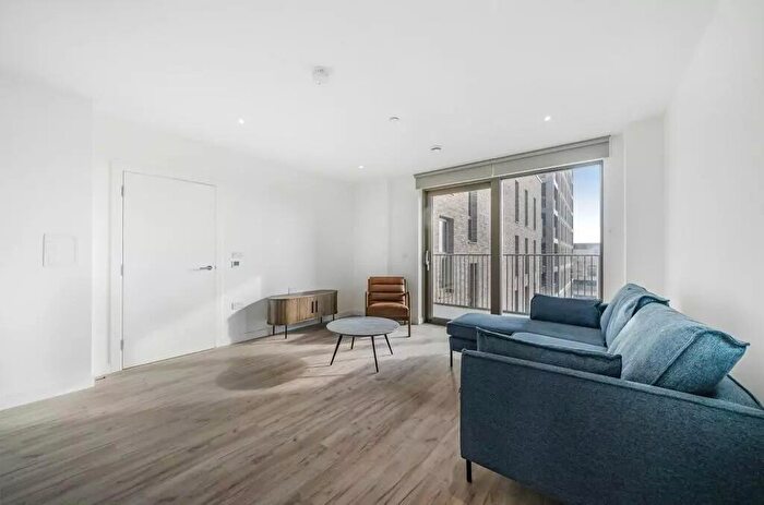 3 Bedroom Apartment To Rent In Bed, Rd Floor, Woodstore House, Anchors Point, E16