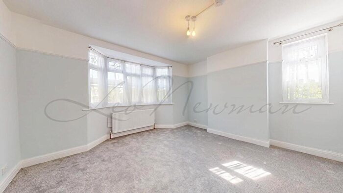 2 Bedroom Flat To Rent In Buckingham Court, Watford Way, NW4