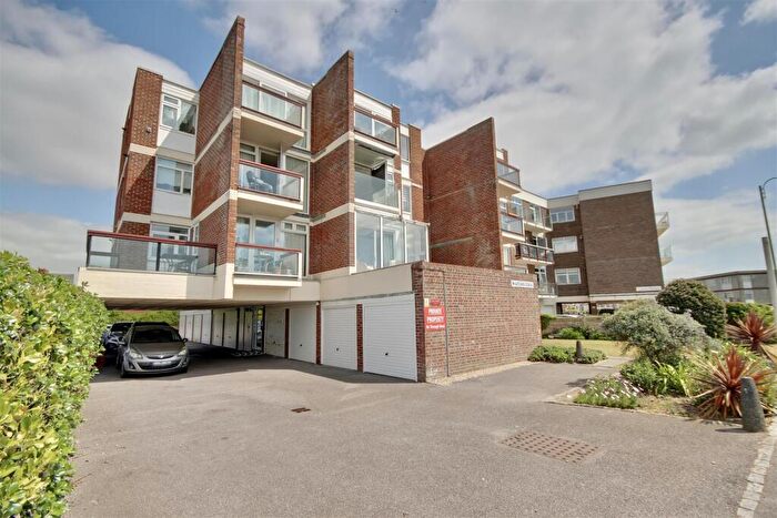 2 Bedroom Flat For Sale In Marine Parade East, Lee-On-The-Solent, PO13