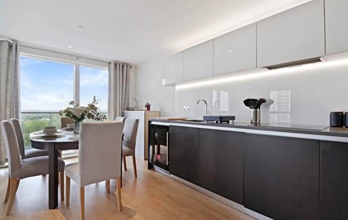 3 Bedroom Flat For Sale In Hyperion Tower, TW8