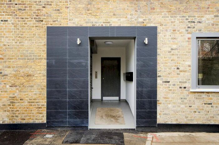 2 Bedroom Flat To Rent In County Street, London Bridge, London, SE1