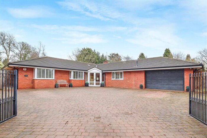 4 Bedroom Detached Bungalow For Sale In Fieldgate Lane, Kenilworth, CV8