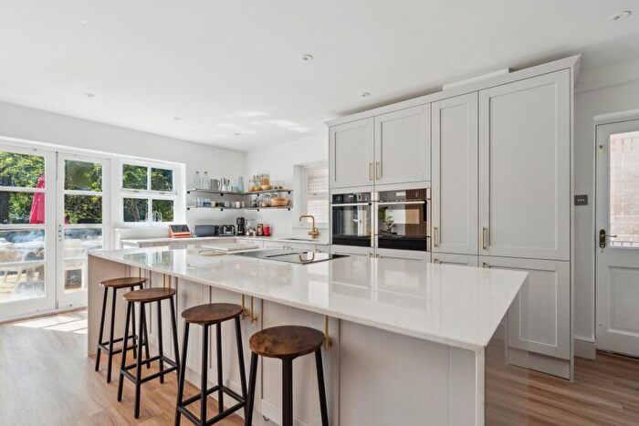 5 Bedroom Detached House For Sale In Ray Mill Road East, Maidenhead, SL6