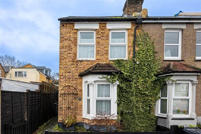 2 Bedroom End Of Terrace House For Sale In Bynes Road, South Croydon, CR2