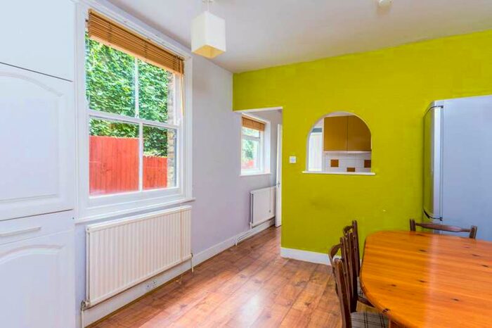 2 Bedroom Flat To Rent In Fielding Road, Bedford Park, W4