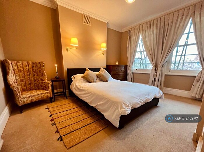 3 Bedroom Flat To Rent In Castelnau Mansions, London, SW13