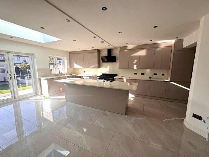 5 Bedroom Terraced House To Rent In Eastern Avenue, Ilford, IG2