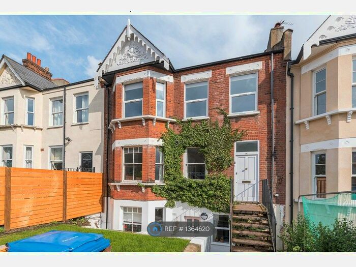 3 Bedroom Flat To Rent In Overhill Road, London, SE22