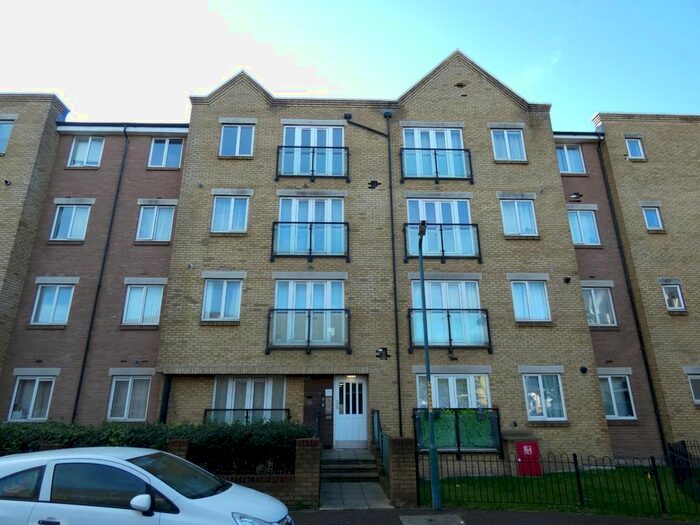 2 Bedroom Flat To Rent In Black Eagle Drive, Northfleet, Gravesend, DA11