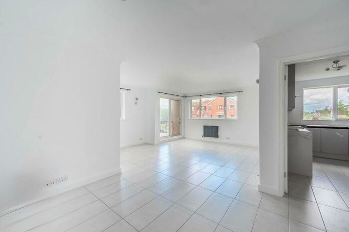 2 Bedroom Flat To Rent In Eastbury Place, Northwood, HA6