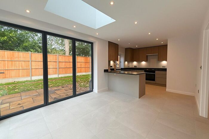 3 Bedroom Detached House To Rent In Epsom Road, Guildford, GU1