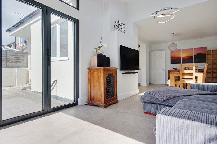 5 Bedroom Detached House For Sale In The Grove, Bournemouth, BH9
