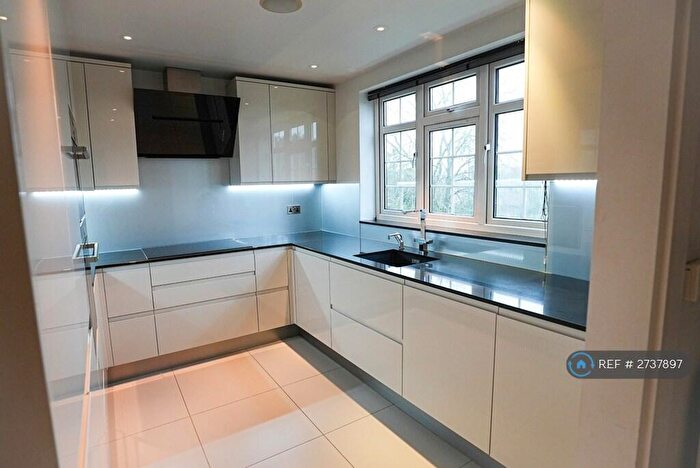 2 Bedroom Flat To Rent In The Grange, Barnet, EN4