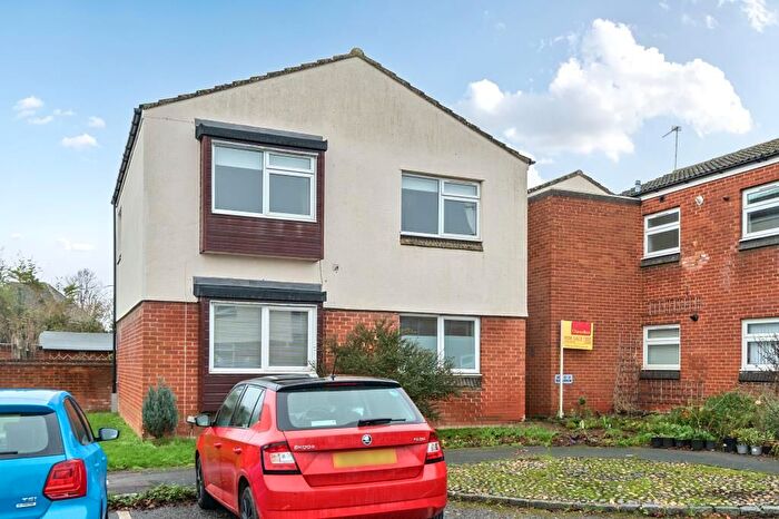 1 Bedroom Flat For Sale In Runfurrow, Haddenham, Buckinghamshire, HP17