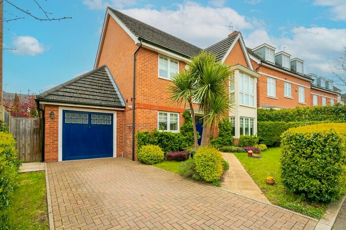 4 Bedroom Detached House To Rent In Padelford Lane, Stanmore, HA7