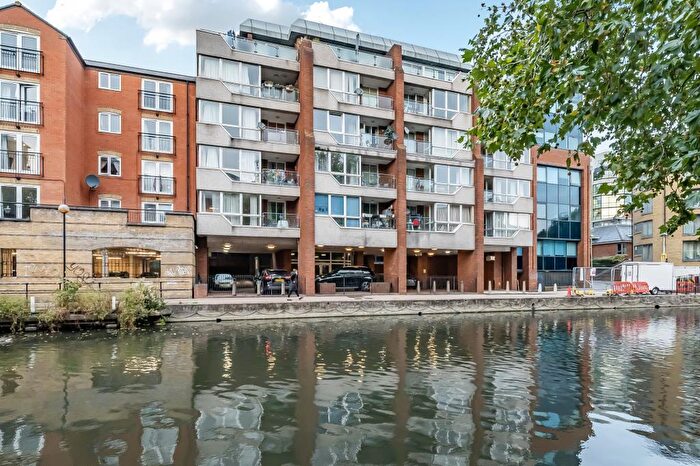2 Bedroom Flat For Sale In Riverside Development, Central Reading, Berkshire, RG1