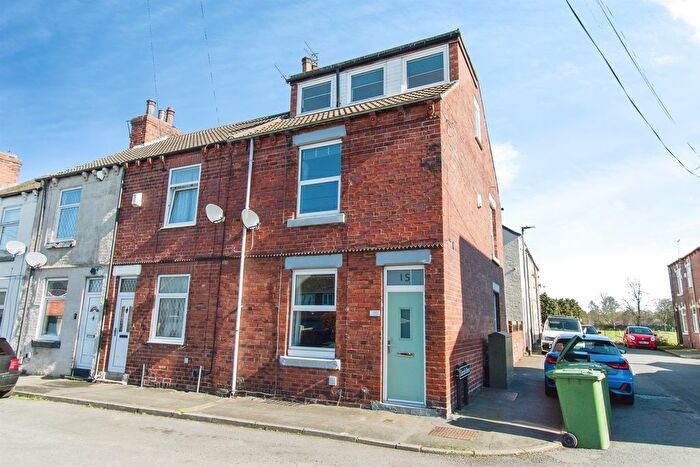 3 Bedroom End Terrace House For Sale In Stanley Street, Castleford, WF10