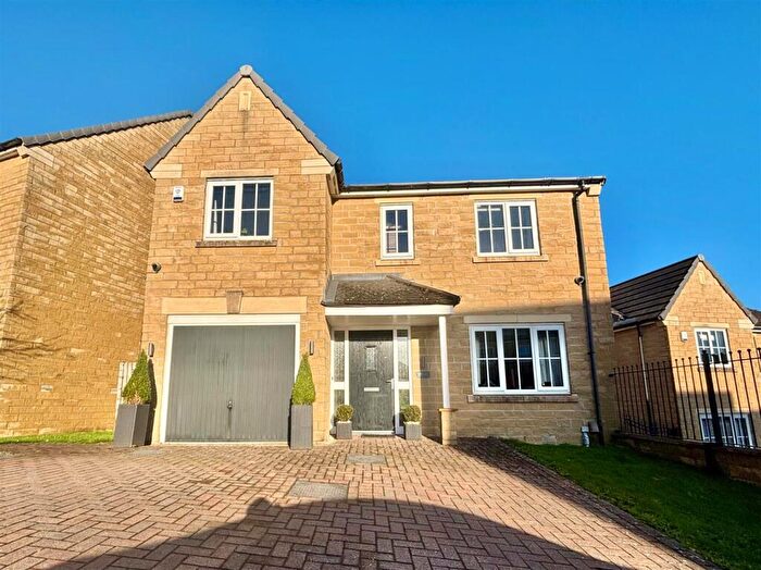 4 Bedroom Detached House For Sale In Harrowins Farm Drive, Queensbury, Bradford, BD13