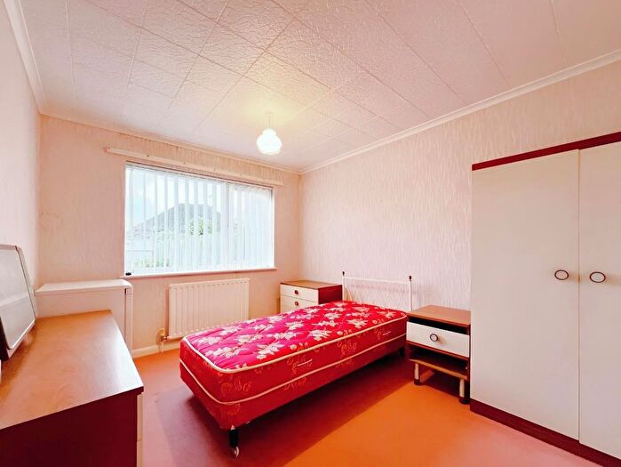 2 Bedroom Semi-detached Bungalow For Sale In Foxglove Road, Willesborough, TN24