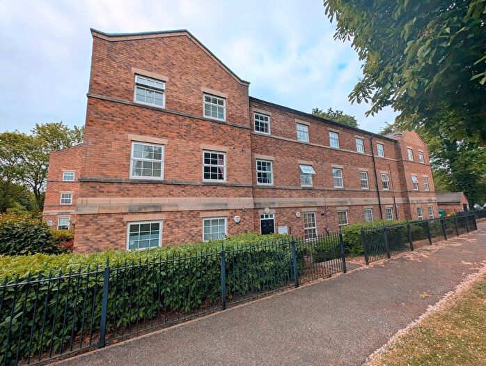 2 Bedroom Flat To Rent In Chaloner Grove, Wakefield, West Yorkshire, WF1