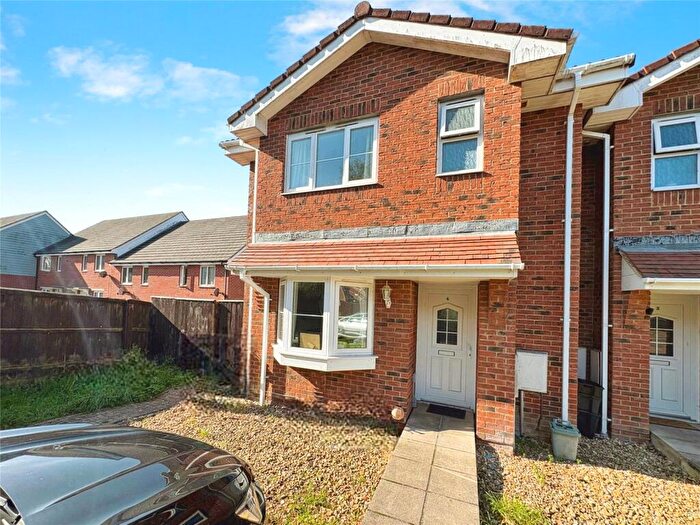 3 Bedroom Semi-Detached House For Sale In The Meadow, East Cowes, Isle Of Wight, PO32