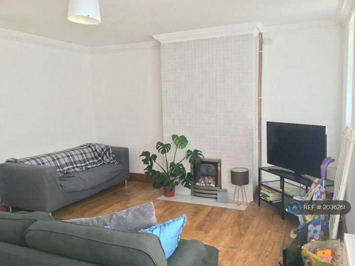 2 Bedroom Maisonette To Rent In Lawn Terrace, London, SE3
