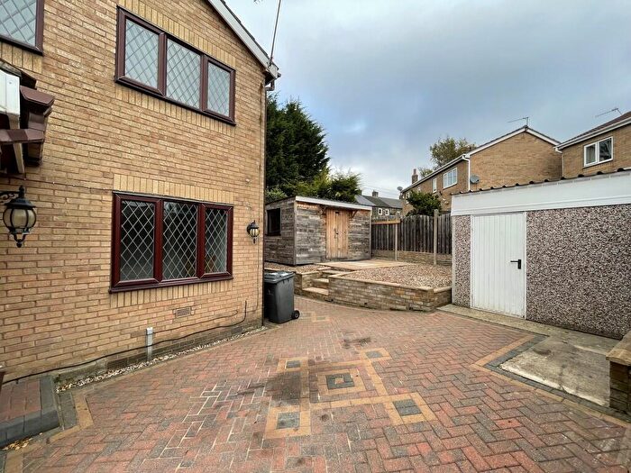 2 Bedroom Town House To Rent In Cloverlands Drive, Staincross, S75