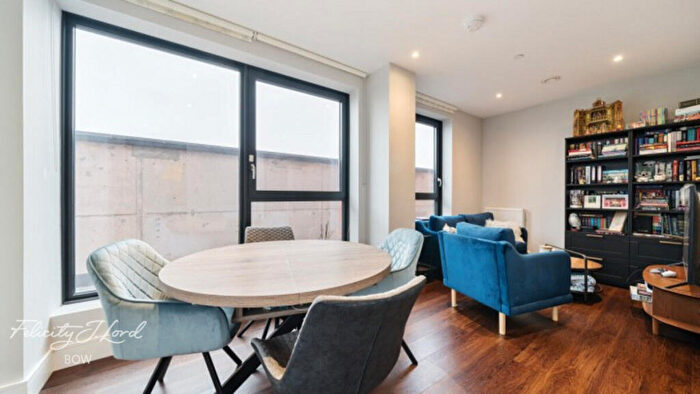 1 Bedroom Apartment For Sale In Mercury Walk, London, E14