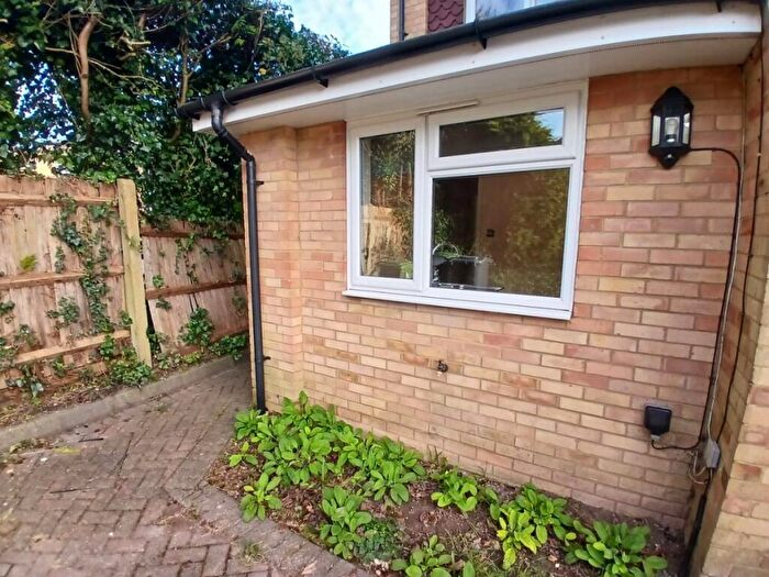 1 Bedroom Apartment To Rent In Yorke Gardens, Reigate, RH2