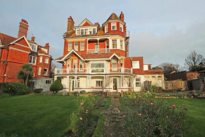 3 Bedroom Flat For Sale In Staveley Road, Eastbourne, BN20