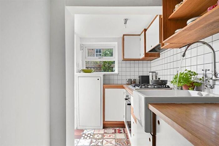 1 Bedroom Flat For Sale In Foulden Road, Stoke Newington, N16