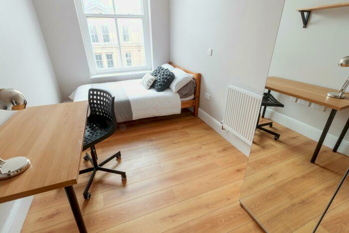 6 Bedroom Flat To Rent In Hardman Street, L1