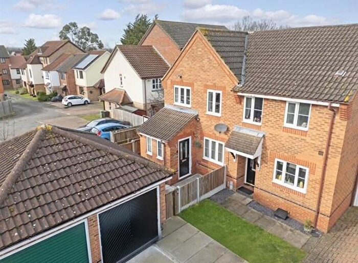 3 Bedroom Semi-Detached House For Sale In Wraysbury Drive, Laindon, Basildon, SS15