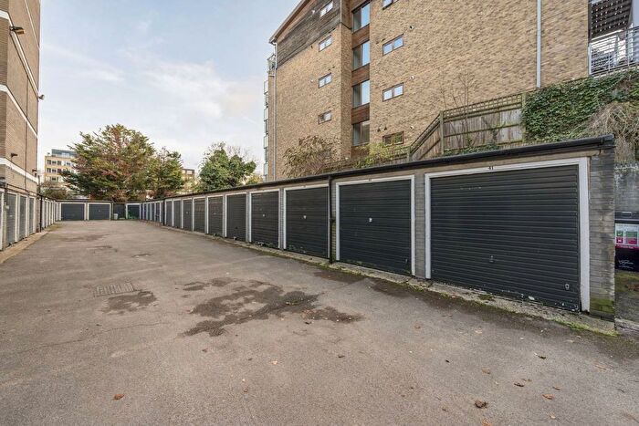 2 Bedroom Flat To Rent In Carlton Drive, East Putney, London, SW15