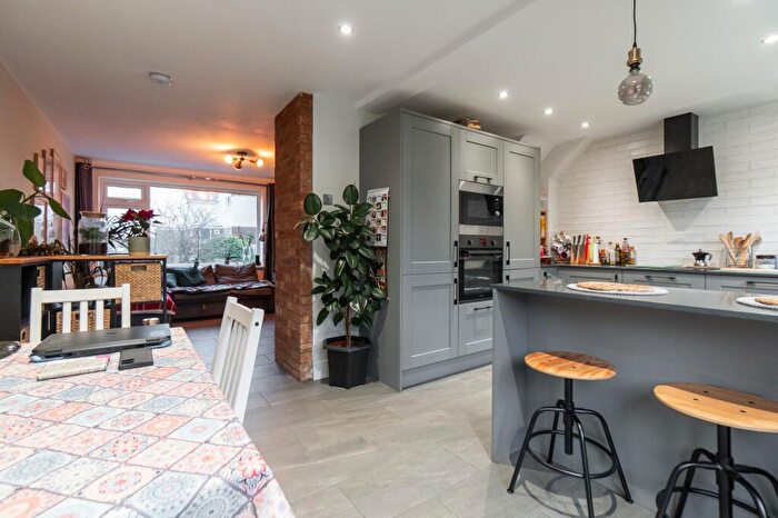 3 Bedroom Semi-Detached House For Sale In Wentworth Road, Fleckney, LE8