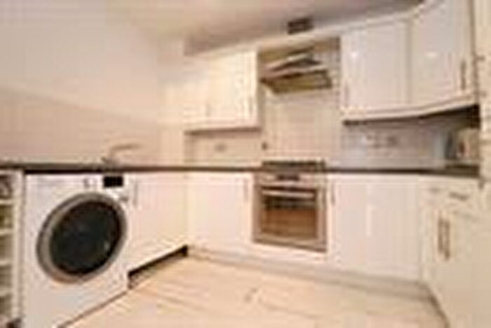 3 Bedroom Apartment To Rent In Clarkson Court, Hatfield, AL10