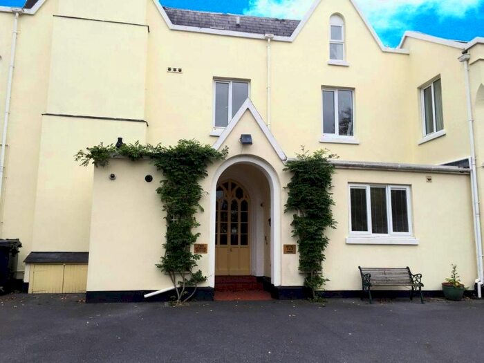 1 Bedroom Flat To Rent In Firswood, Oak Hill Road, Torquay, TQ1