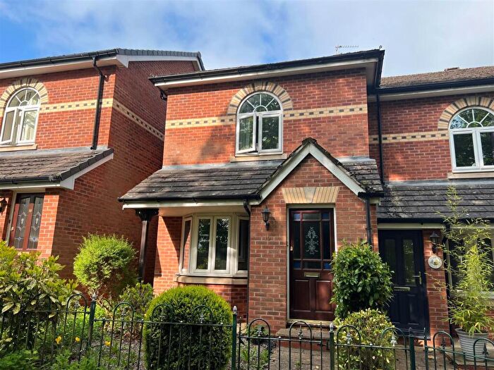 3 Bedroom House To Rent In Hedingham Close, Macclesfield, SK10
