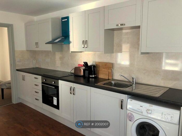 2 Bedroom Flat To Rent In Cattell Road, Warwick, CV34