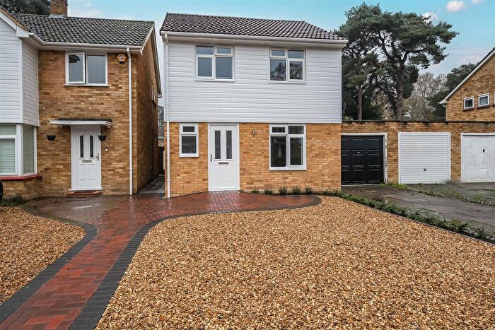 2 Bedroom Detached House For Sale In Shaftesbury Close, Bracknell, Berkshire, RG12
