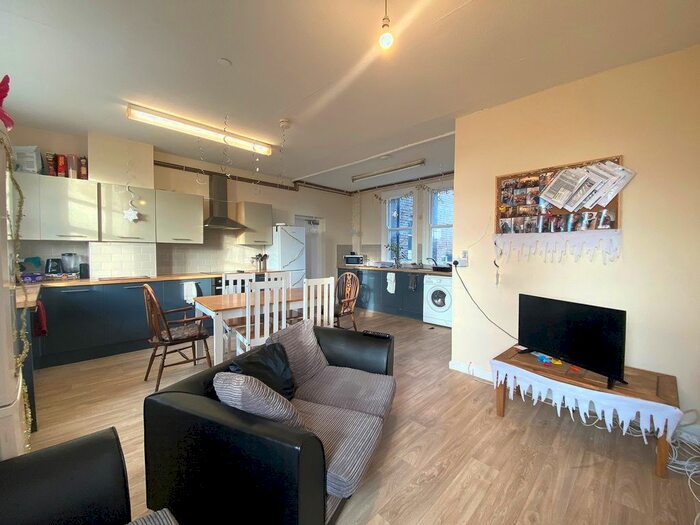 4 Bedroom Flat To Rent In Aylward Street, Portsmouth, PO1