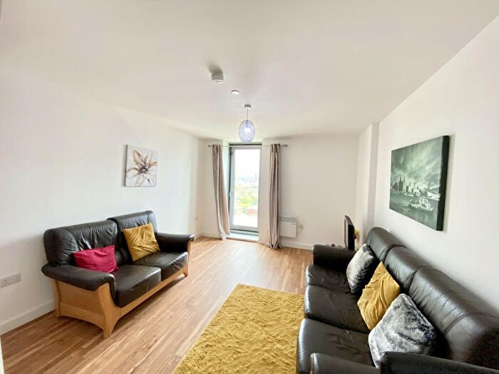 3 Bedroom Flat To Rent In Michigan Point Tower A, Salford Quays, Salford, M50